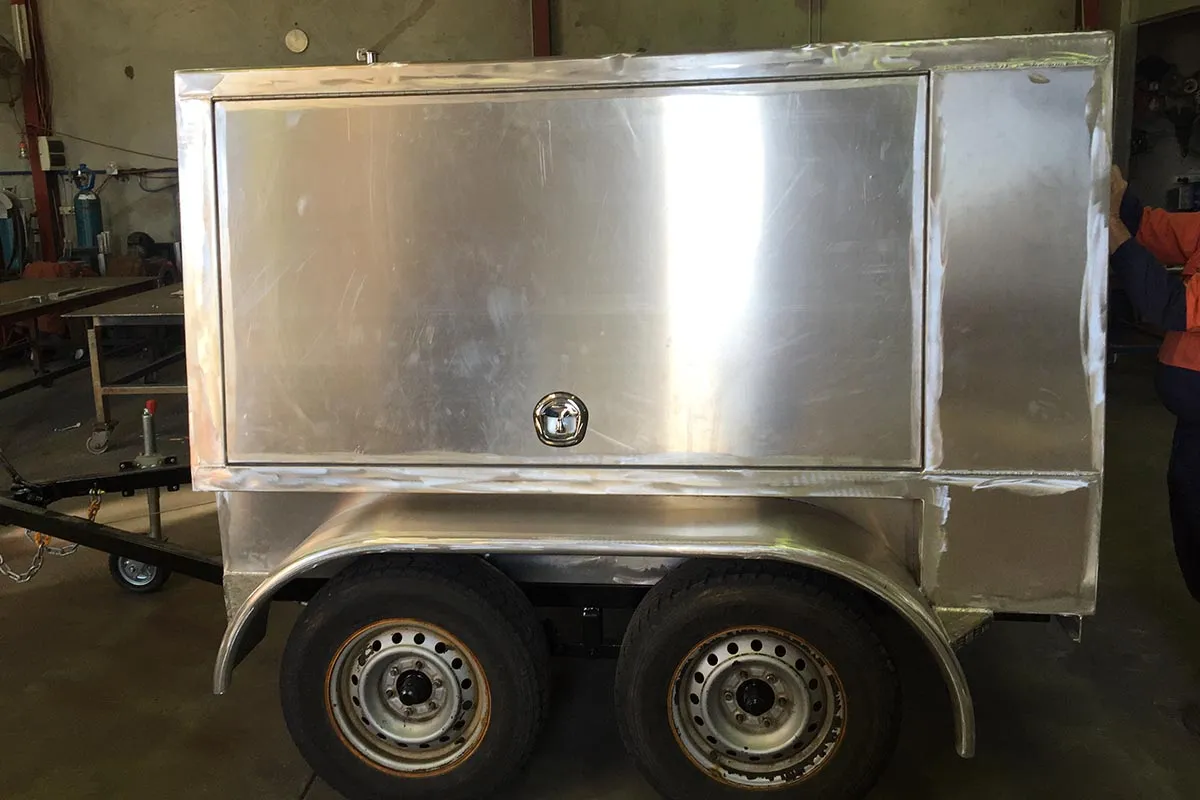 Aluminium enclosed trailer body with a lockable door